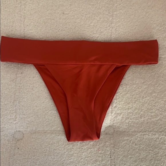 Robin Piccone, F21 - Picture 2 of 5